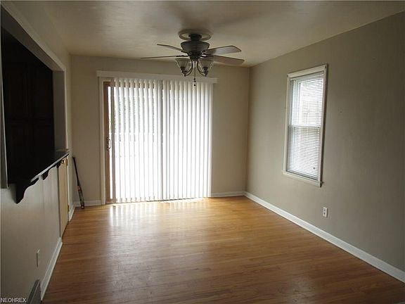 3rd image of 2743 Coblentz Dr