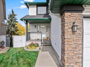 435 SW Douglas Ridge Mews SE, Calgary, AB T2Z2M4