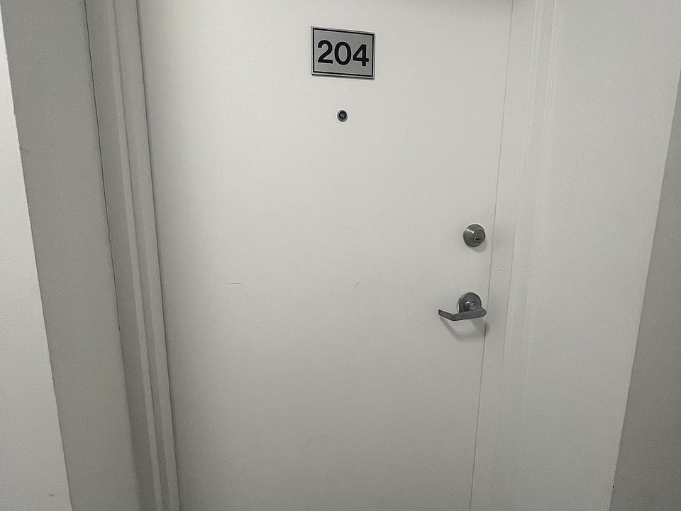 1st image of 630 Cummings Ave #204