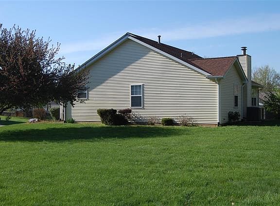 4th image of 100 Bennington Dr