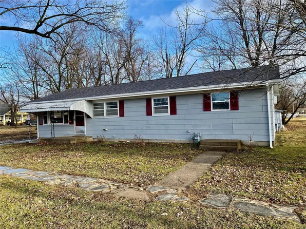 306 W Locust St, Wellsville, MO 63384