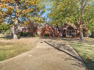 7102 Forest Oak Dr, Texarkana, AR 71854