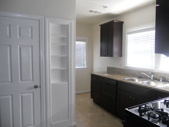 3rd image of 5444 Hillcrest Dr