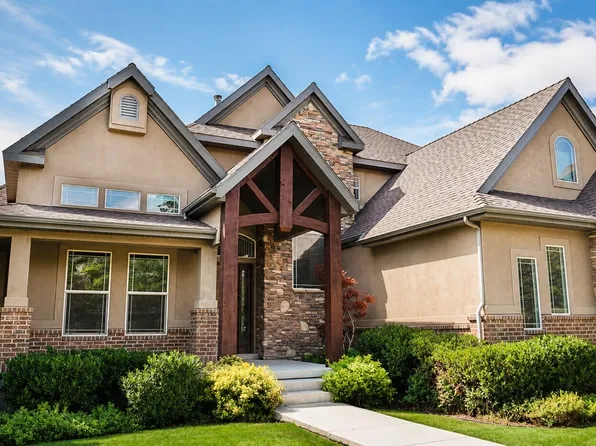10656 S Crescent Bend Dr, Sandy, UT 84070