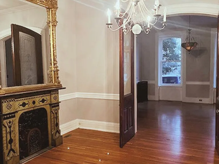 327 E Market St — Photo 4