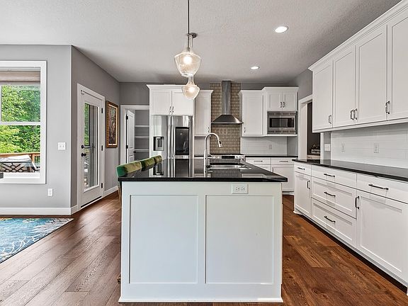 5th image of 409 Preserve Ct