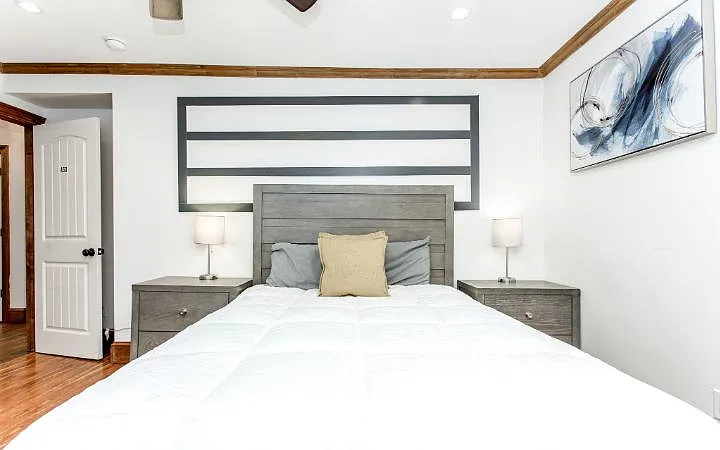 4 bed, 5.0 bath, 2600 sqft, $1,412 — Photo 1