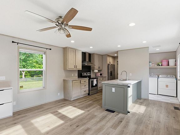 3rd image of 265 Cunningham Ln