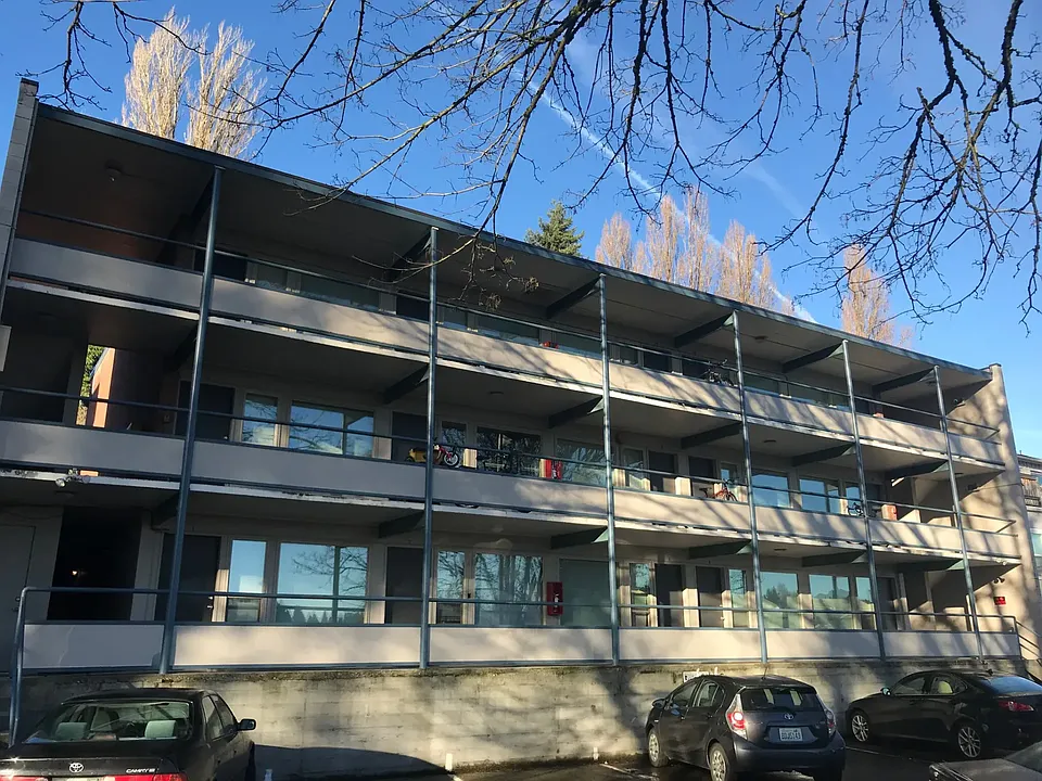 Building Photo 4