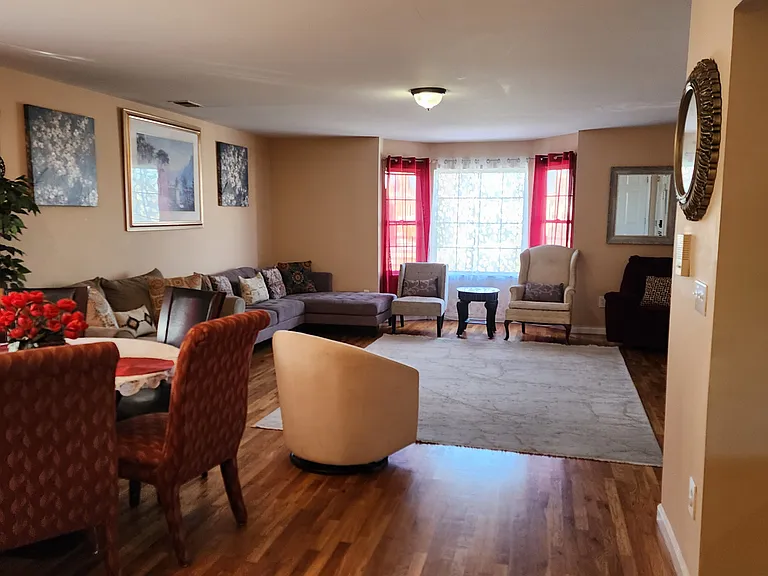 212-214 Astor St #3 — Photo 3