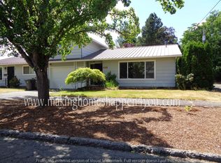 1065 SE Lewis St, Dallas, OR 97338