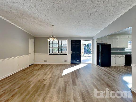 4th image of 135 Stephens Dr