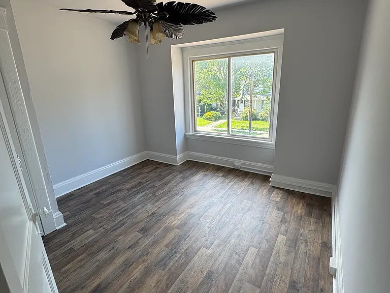 9409 Empire Ave — Photo 5