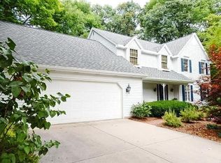 2370 Donarski Ct, Green Bay, WI 54302