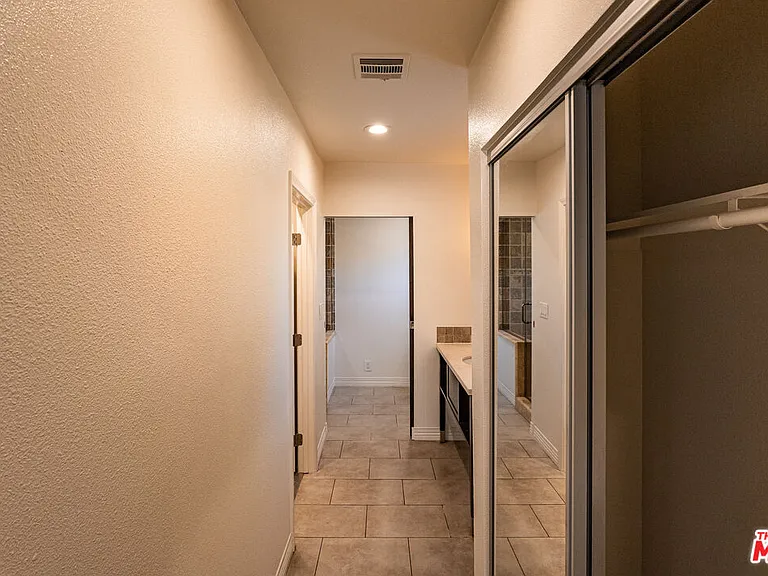 5766 Newcastle Ave — Photo 19