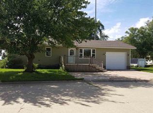109 Sunset St, Strawberry Point, IA 52076