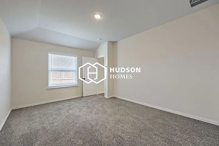 404 Rose Ave — Photo 5