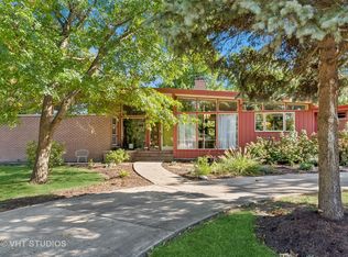 1033 Crabtree Ln, Des Plaines, IL 60016