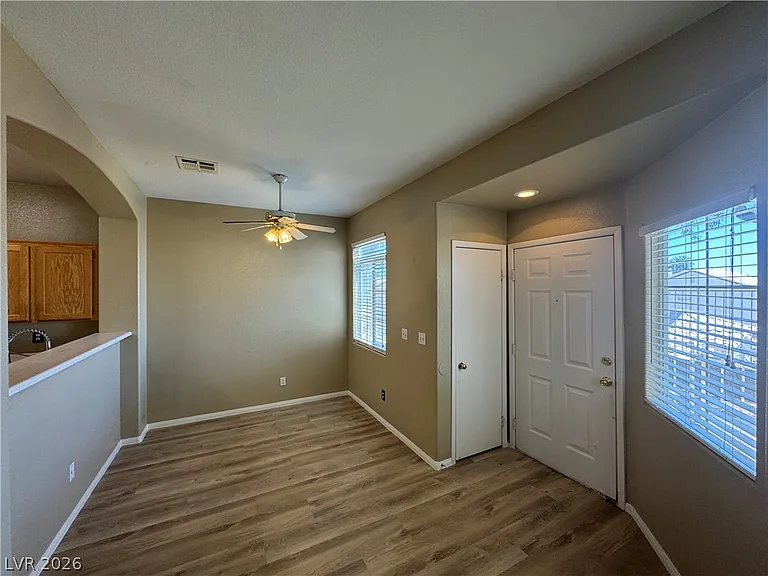 1326 Dusty Creek St — Photo 9