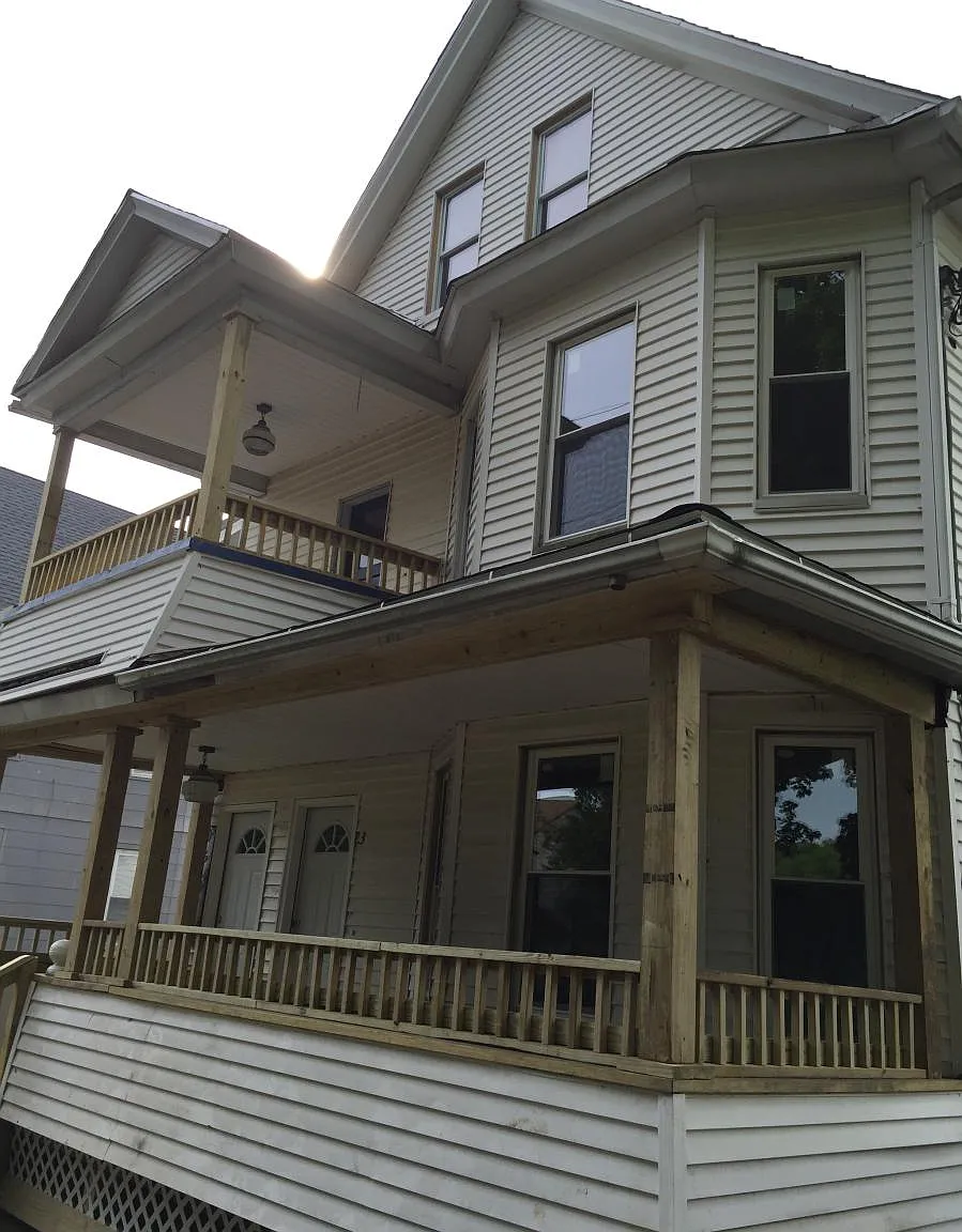 3 bed, $2,300 — Photo 2