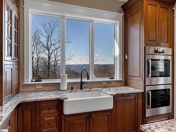 3rd image of 38 Falling Star Way