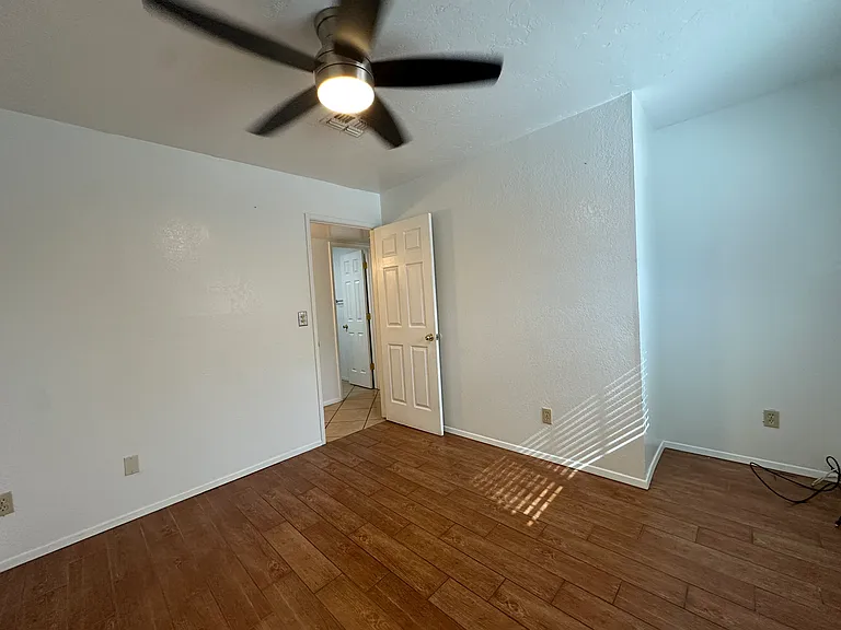 3209 S Capri Cir — Photo 24