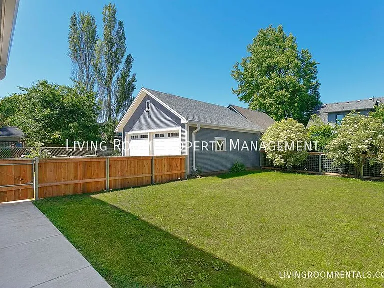4137 NE 8th Ave — Photo 15