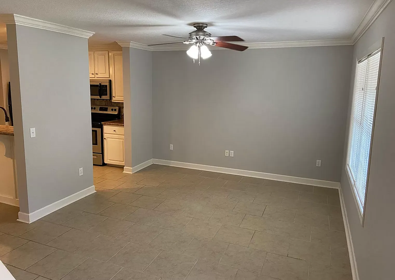 3 BD/2.5 BA — Photo 2