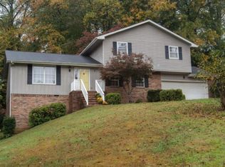 1119 Fieldstone Dr, Hixson, TN 37343