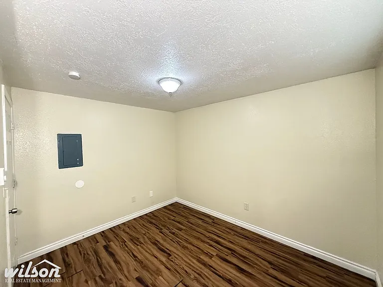 1404 Roosevelt Ave — Photo 11