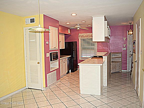5th image of 918 Jamestown Ave #89