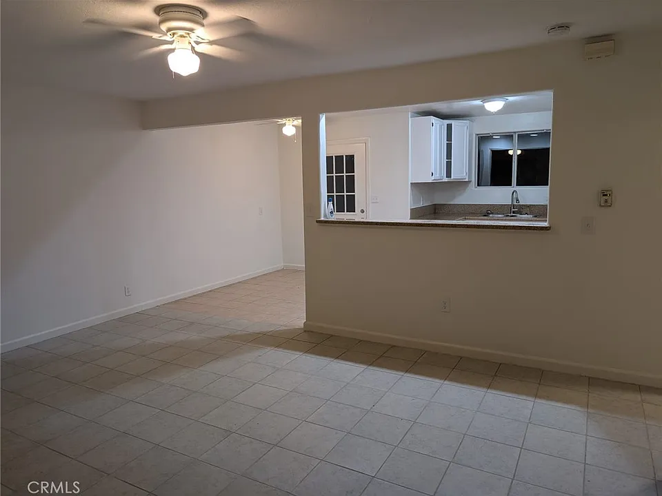 933 Carson St