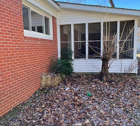 2nd image of 1302 Olive Blvd