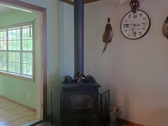 3rd image of 90 Aubrey Ln