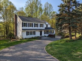 16 Old Coach Rd, Randolph, NJ 07869