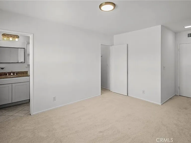 6061 Dundee Dr — Photo 20