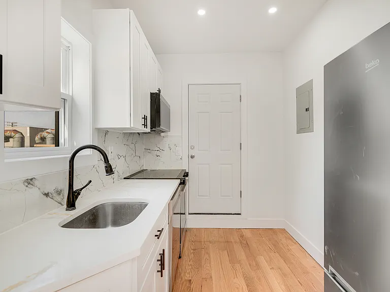 693 Vermont St #1 — Photo 3
