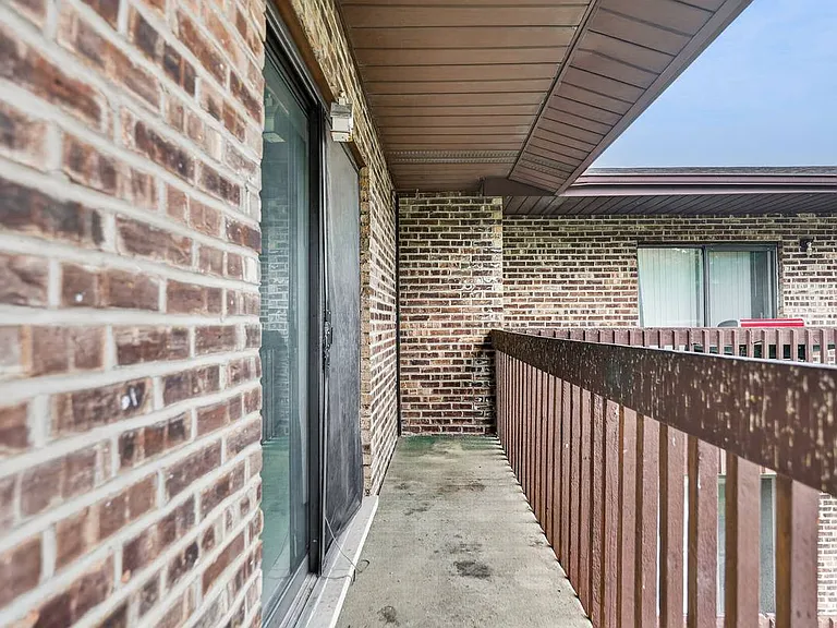 450 Perrie Dr #302 — Photo 8