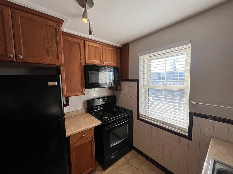 7201 Hampton Ave #2S — Photo 10