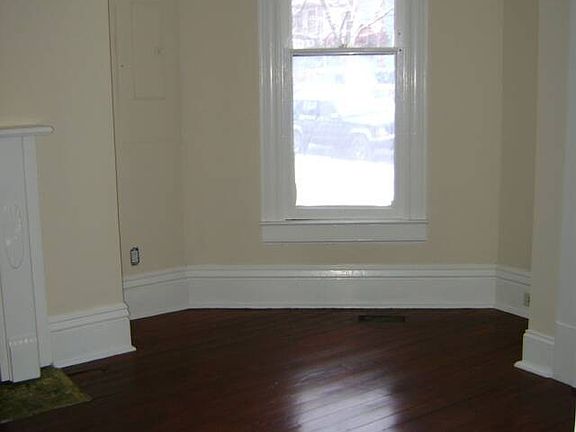 5th image of 350 S Broadway Park #A