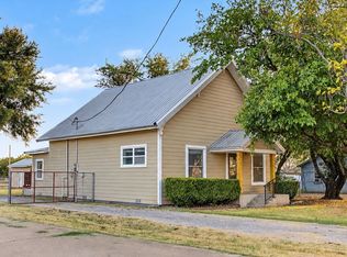 1009 W 7th St, Justin, TX 76247