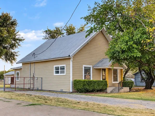 1009 W 7th St, Justin, TX 76247