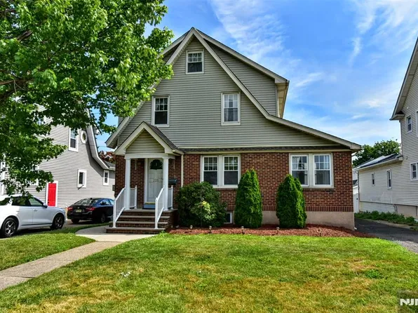 225 Passaic Ave, Hasbrouck Heights, NJ 07604