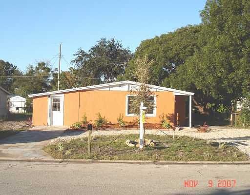 210 Woodmere Front