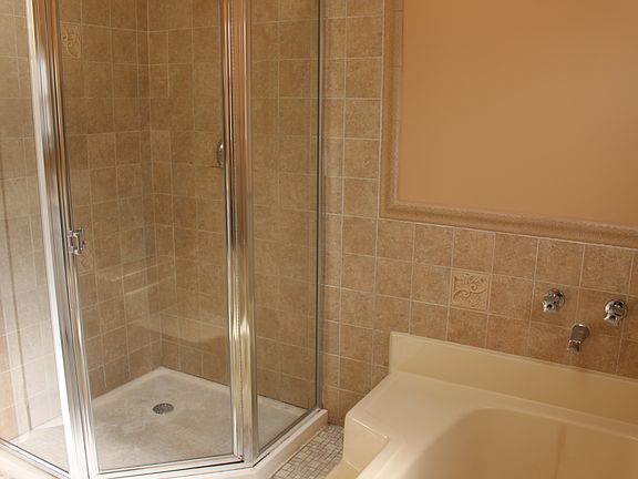 5th image of 125 Cotter Ave