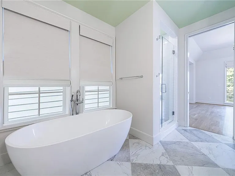 81 Delmont Dr NE — Photo 43