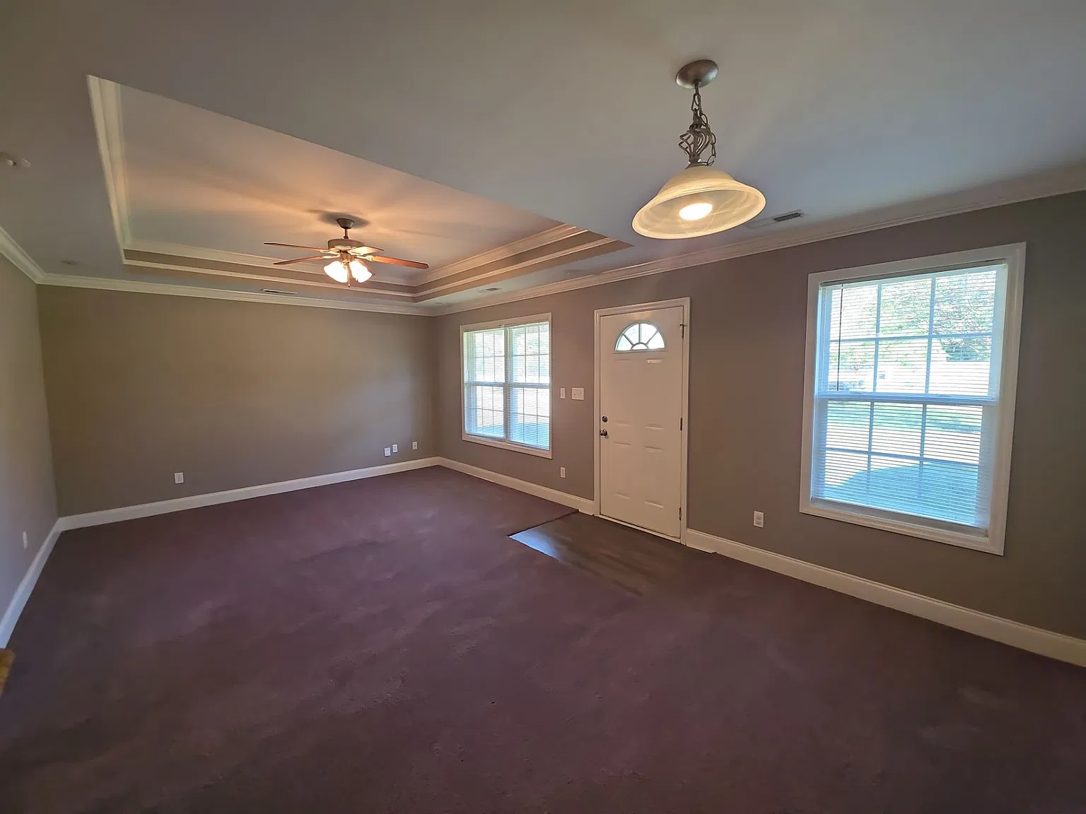 136 Riverside Drive - B — Photo 3