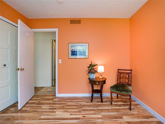 5th image of 568 Eastbrooke Ln