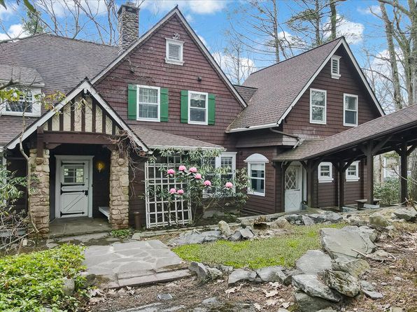 4 Park Ter, Pocono Manor, PA 18349