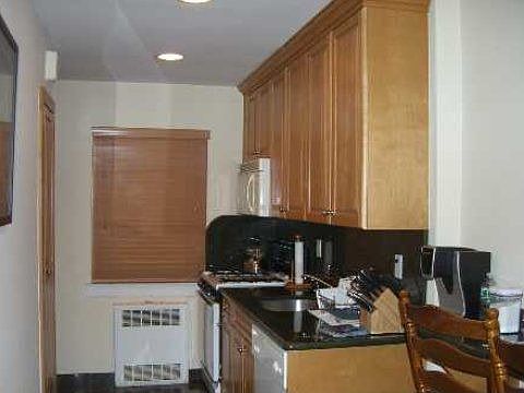 3rd image of 7 S Lewis Pl #B